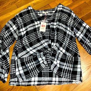 Black and white plaid twist top front